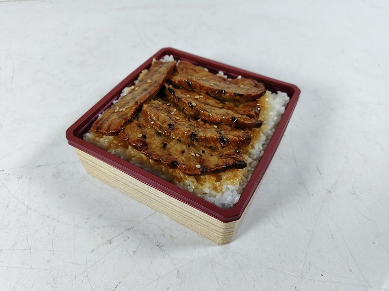 comida falsa carne arroz 6x13.4x13.4 1u